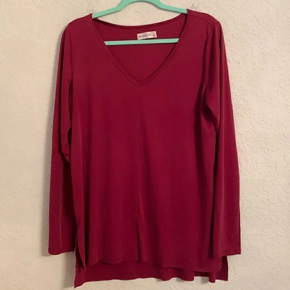 Abercrombie and Fitch V- Neck Long Sleeve Plum Women’s Tunic Size L